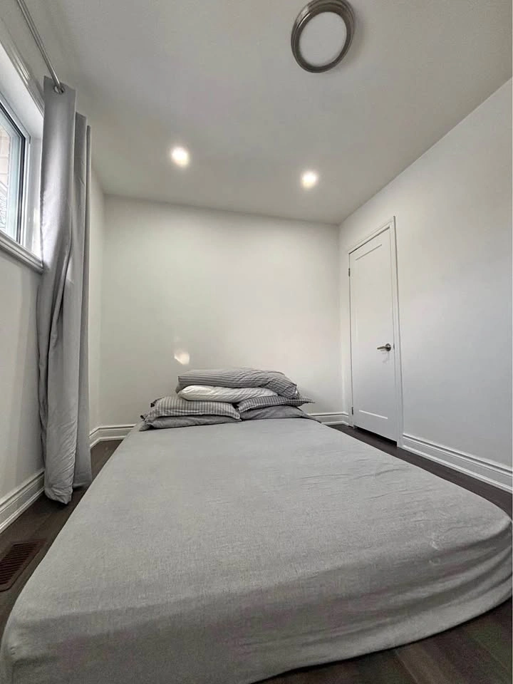 Sleep Country Kingsdown Studio Action Queen Mattress