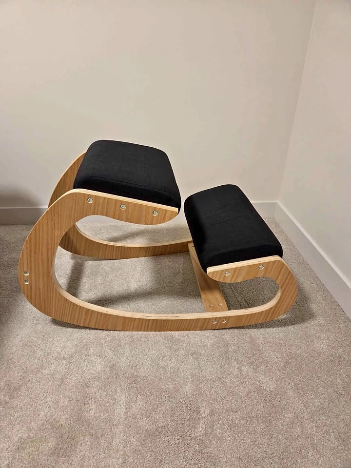 Ergonomic kneeling chair