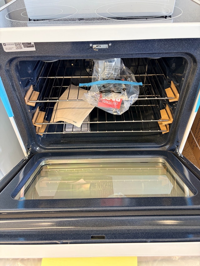 New GE 30” Electric Range with Convection Oven & Self-Clean - photo 3