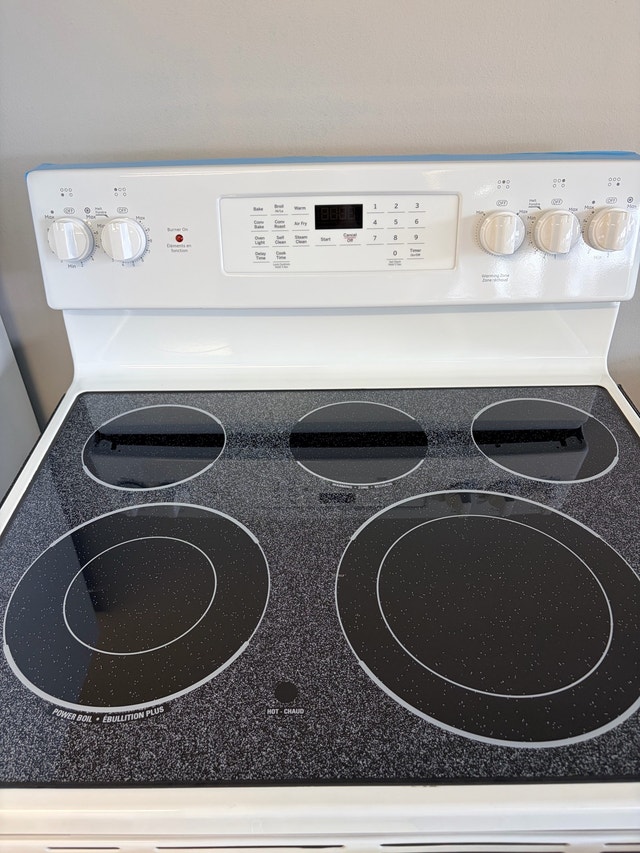 New GE 30” Electric Range with Convection Oven & Self-Clean - photo 4