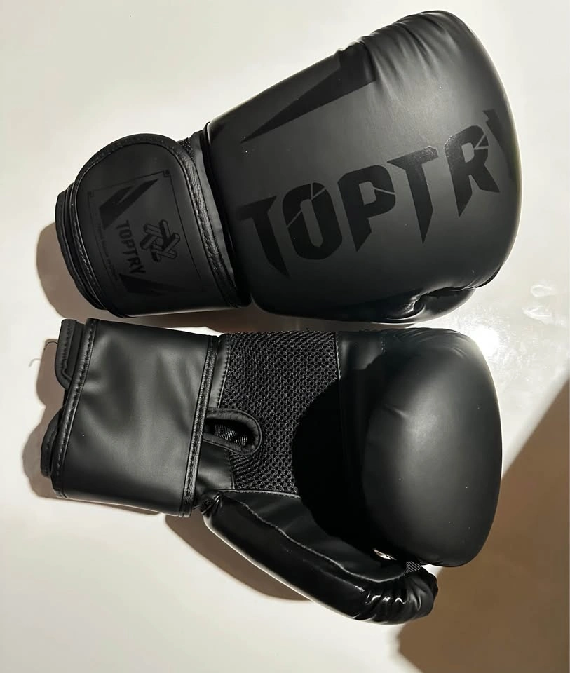 *Like New* Everlast Punching Bag and Brand New Sparring/Boxing g - photo 3