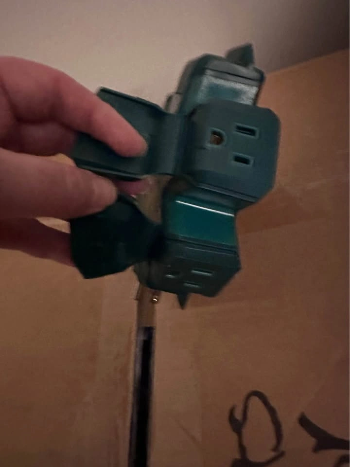 Heavy Duty 5 Outlet Power Hub for Outdoors - photo 4