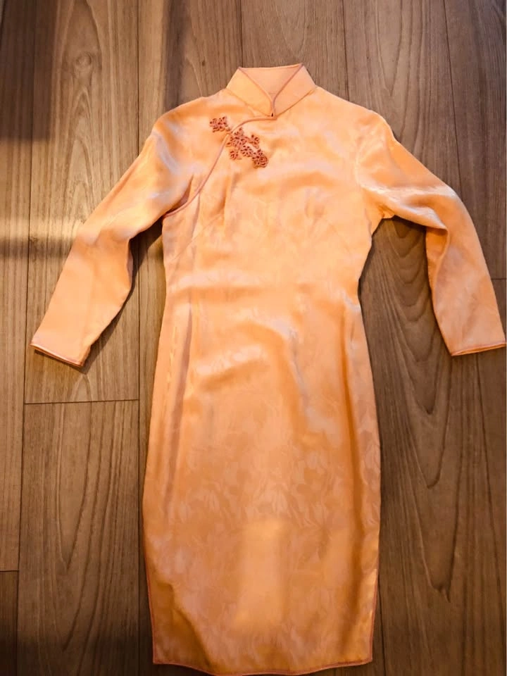 Stunning Peach Qipao. Size small. Like new! - photo 3