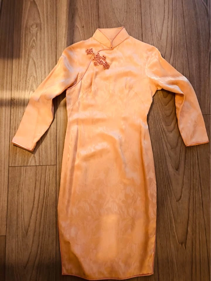 Stunning Peach Qipao. Size small. Like new! - photo 4