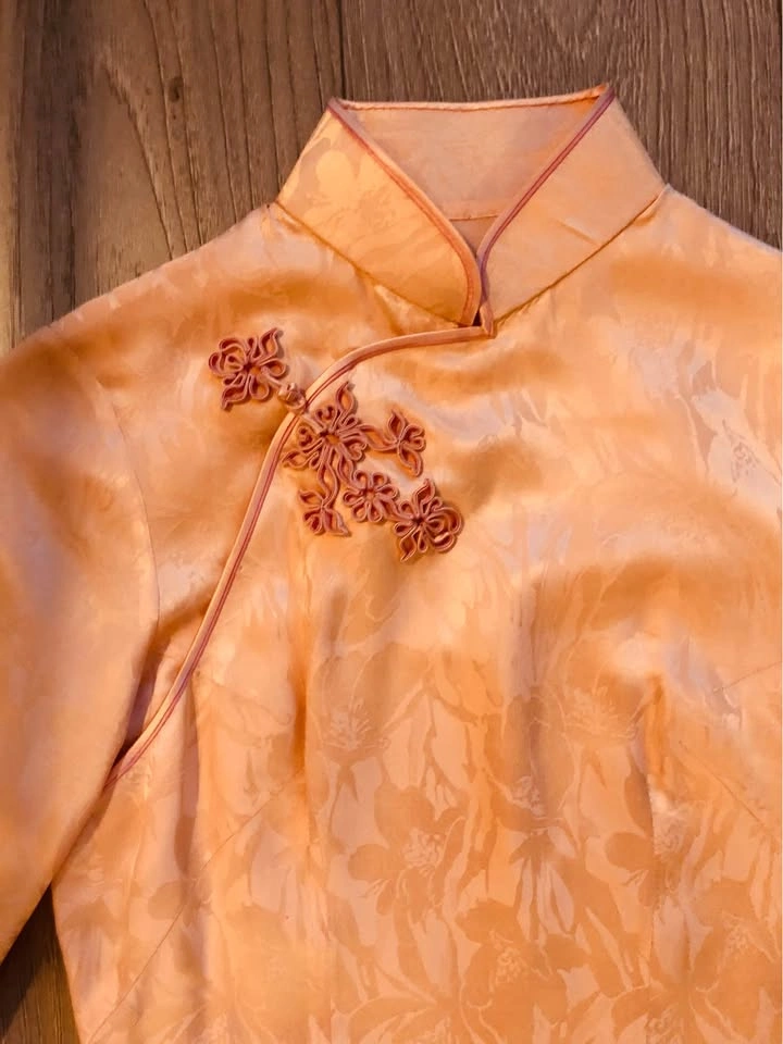 Stunning Peach Qipao. Size small. Like new! - photo 5