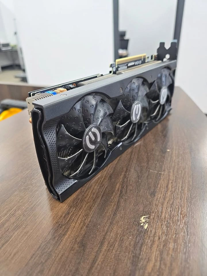 EVGA GeForce RTX 3060 Ti FTW3 ULTRA GAMING 8GB GDDR6