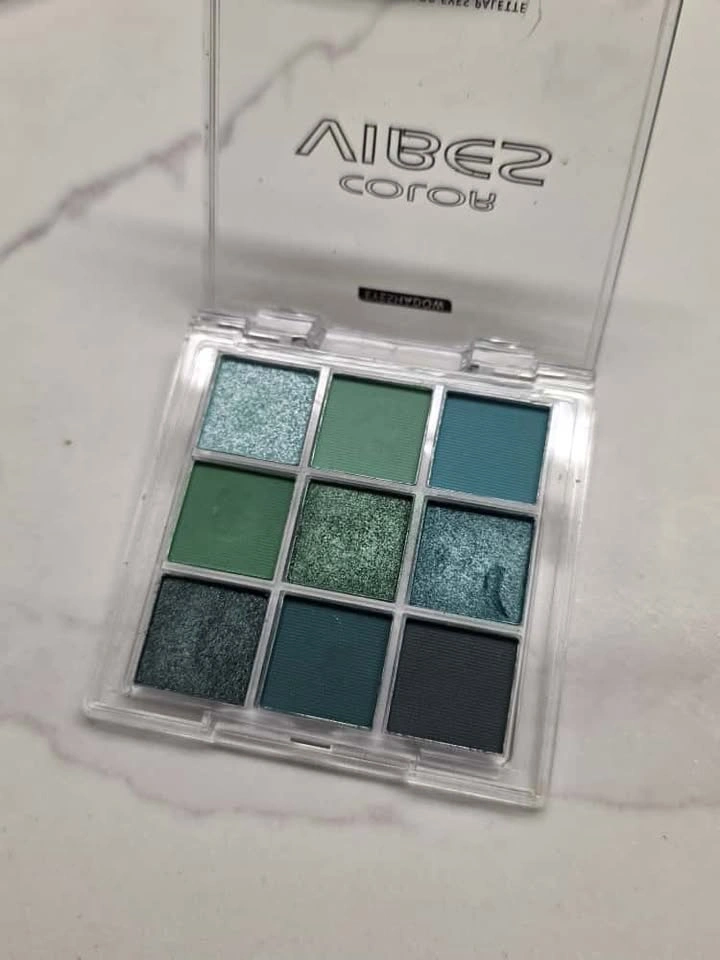 Used Once Bundle Eyeshadow Palettes - photo 4