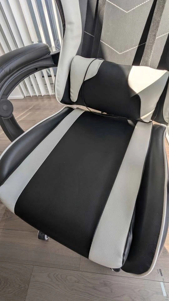 Gaming chair with footrest and massage - photo 4
