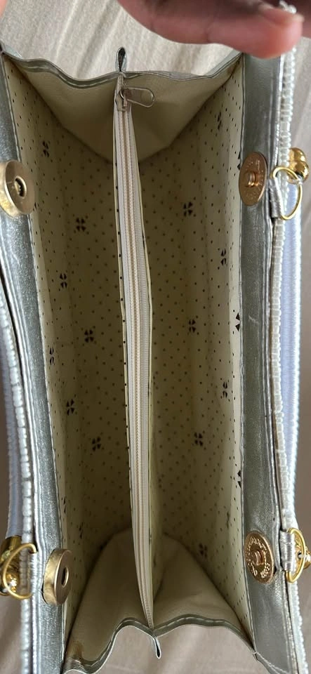 Elegant Velvet Clutch - photo 2