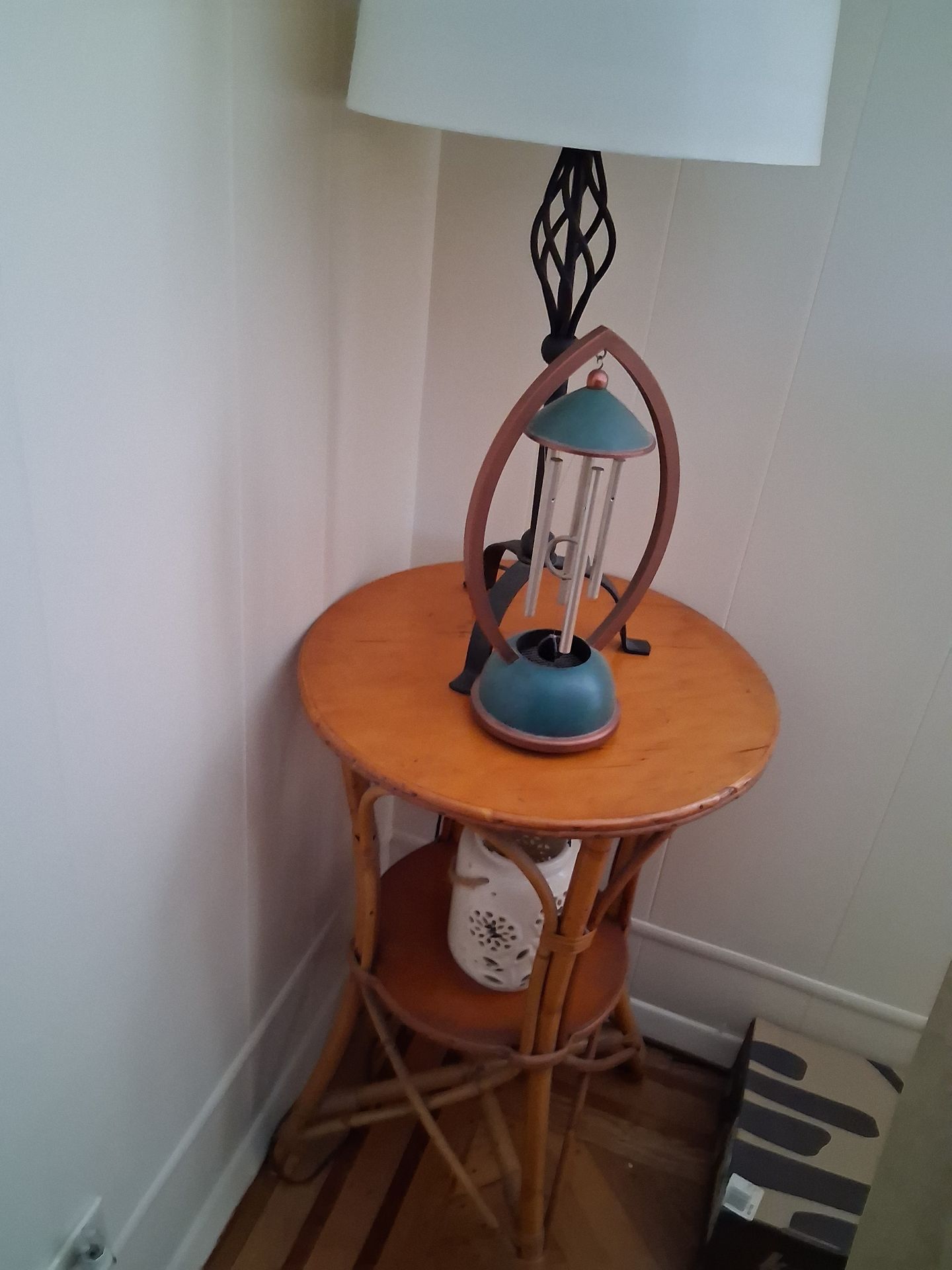 Round Rattan Side Table - photo 2