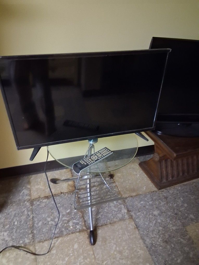 Insignia 28 Inch TV