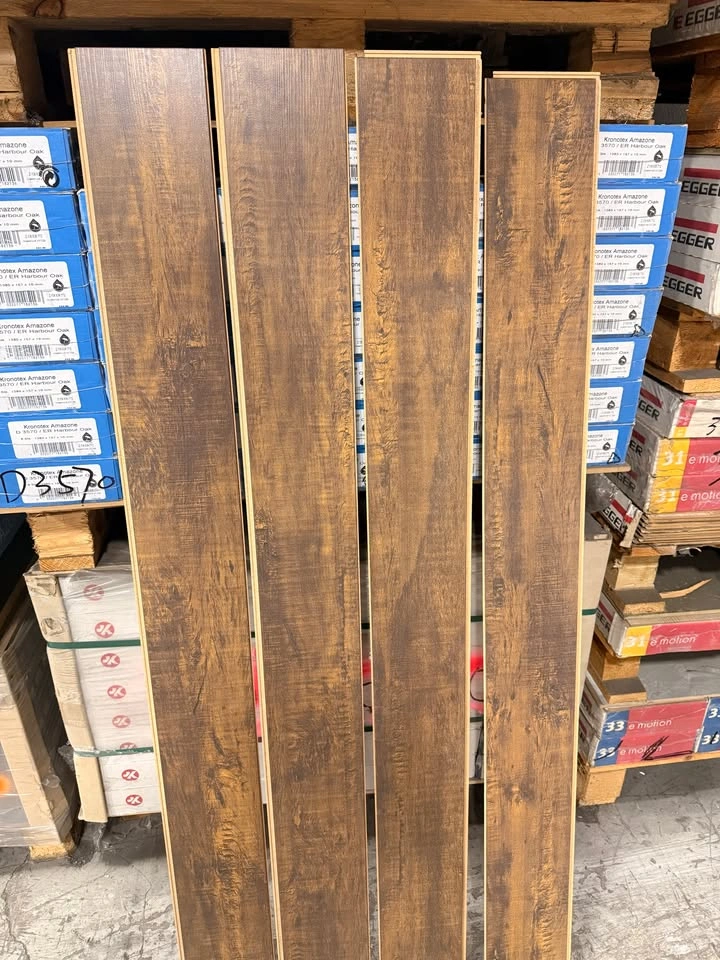 CLEARANCE - Dreamfloor Classic Brook Walnut Laminate Flooring - photo 5