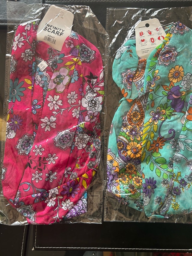 Brand New Infinity Lightweight Floral Women’s Scarf - photo 2