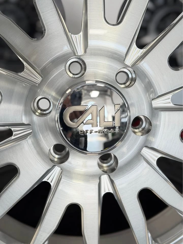 Cali Off-Road Summit 9110 Series Wheel - Polished/Brushed - photo 3