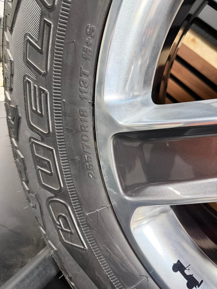 🔥 Jeep OEM Wheel & Tire – 18” | Bridgestone Dueler A/T 🔥 - photo 4