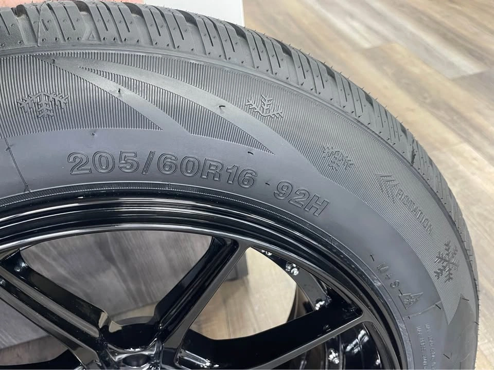 16" Wheel With 205/60/16 Zmax Tire - photo 3