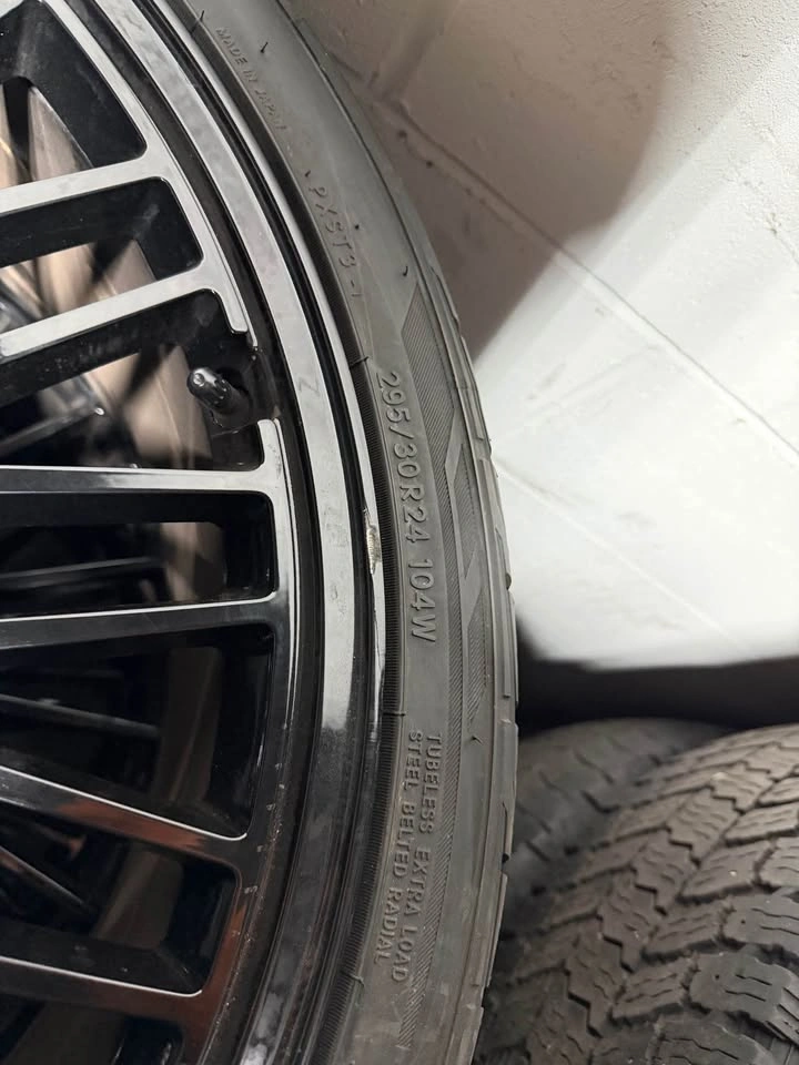 24” Giovanna Black Alloy Wheels w/ 295/30/R24 Toyo Tires - photo 3