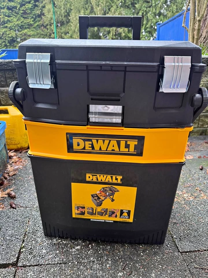 DEWALT Mobile Tool Box