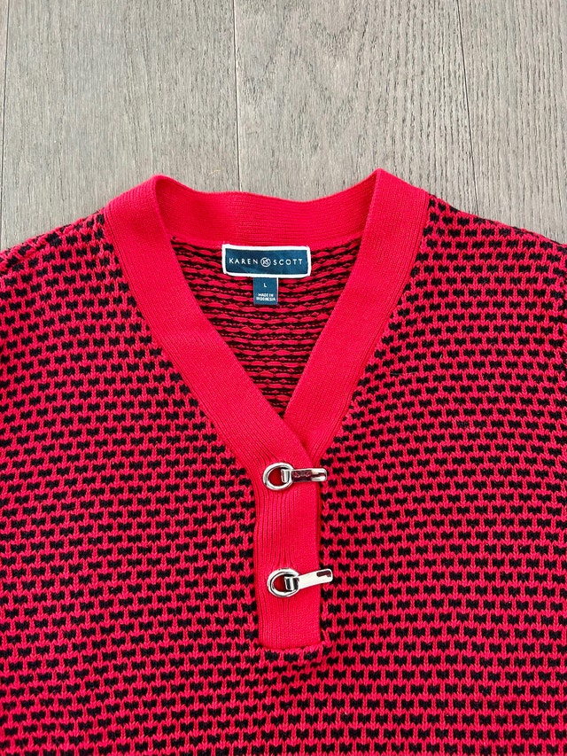 Cozy Ladies Sweater, Red/Black, Size Large (Brampton) - photo 2
