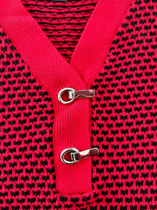 Cozy Ladies Sweater, Red/Black, Size Large (Brampton) - photo 3