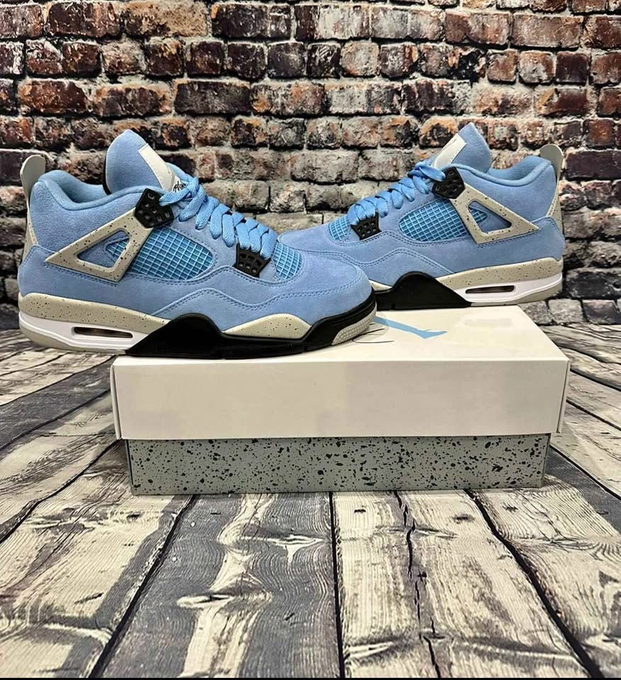 Jordan 4 UNC Size 10