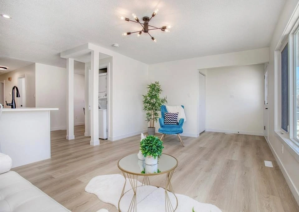 4 Beds 2 Baths - House - photo 2