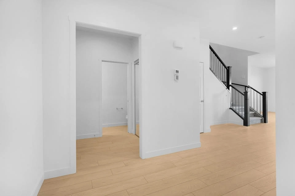 3 Beds 3 Baths House - photo 4