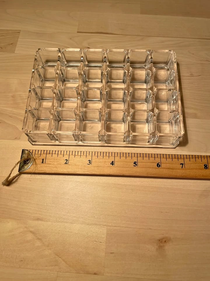 24-grid Clear Acrylic Lipstick Organizer