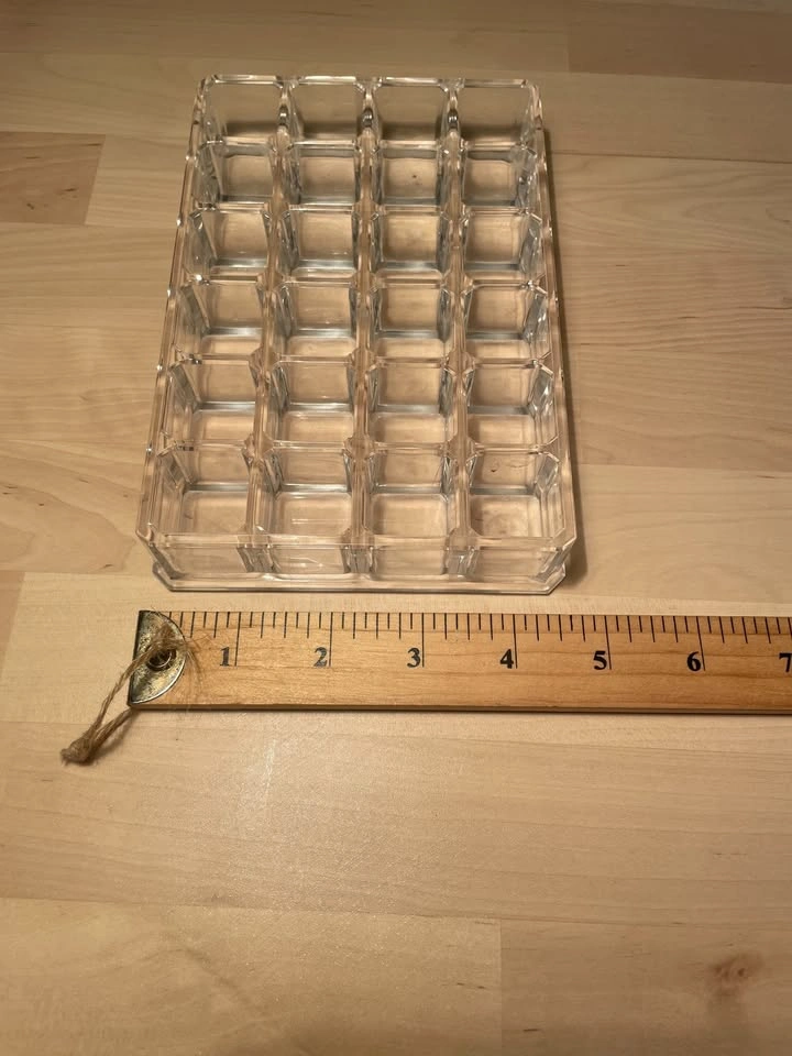 24-grid Clear Acrylic Lipstick Organizer - photo 2
