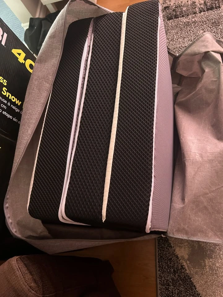 Tri-Fold Memory Foam Mattress + Storage Bag (Like New) - photo 4