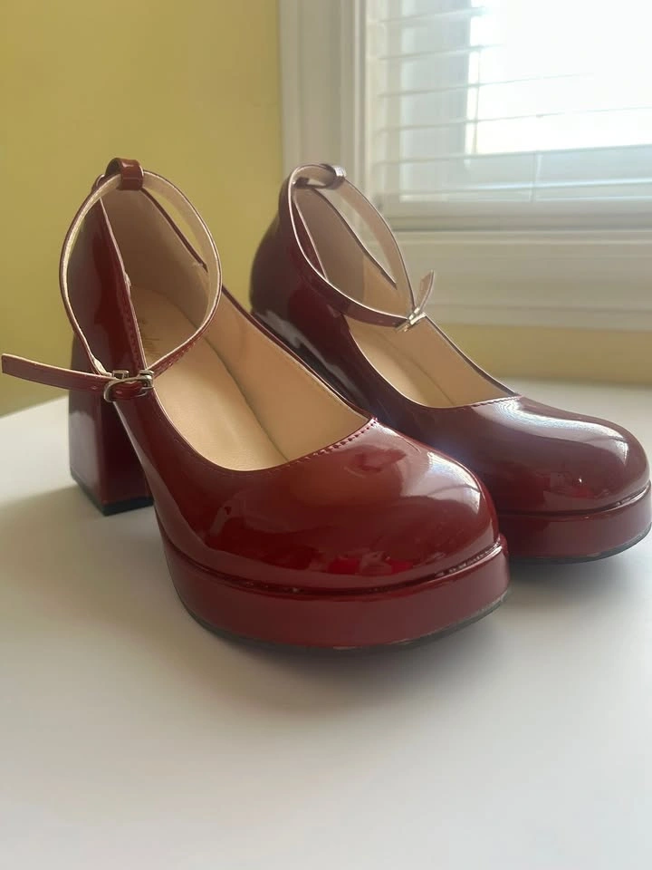 Brand NEW Burgundy French Style Shoes – Size 38 - photo 3