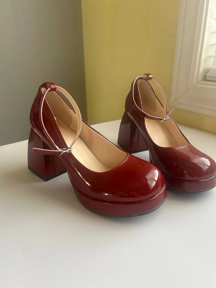 Brand NEW Burgundy French Style Shoes – Size 38 - photo 4