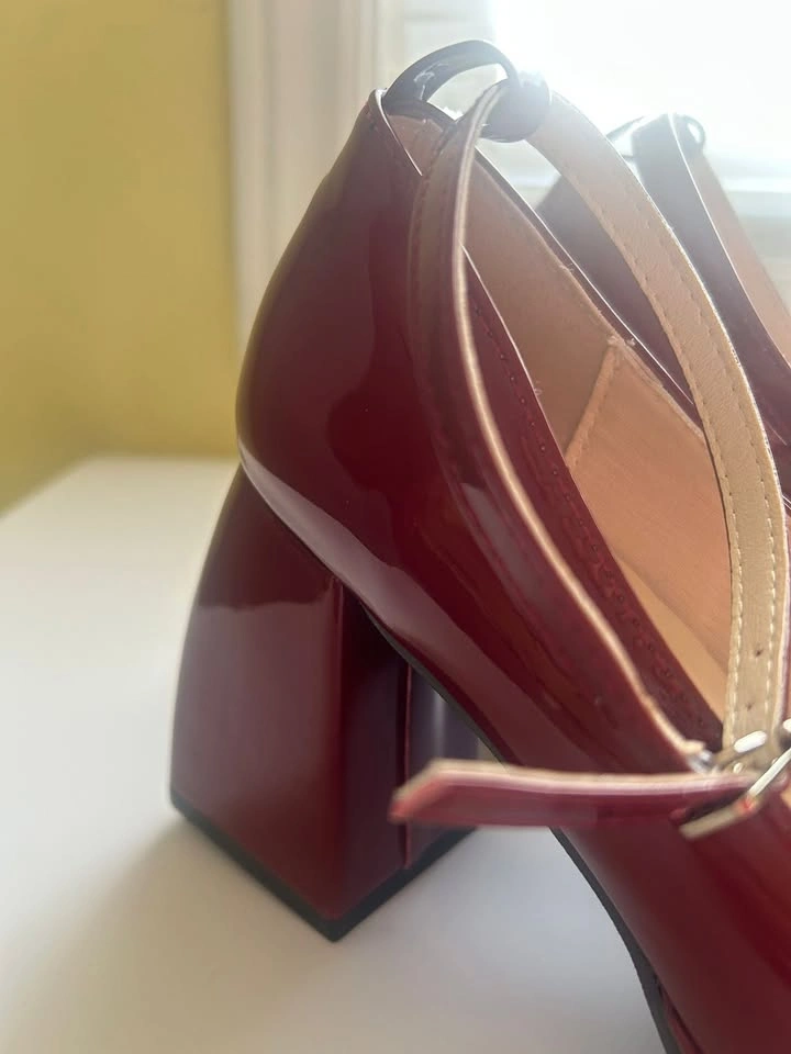 Brand NEW Burgundy French Style Shoes – Size 38 - photo 5