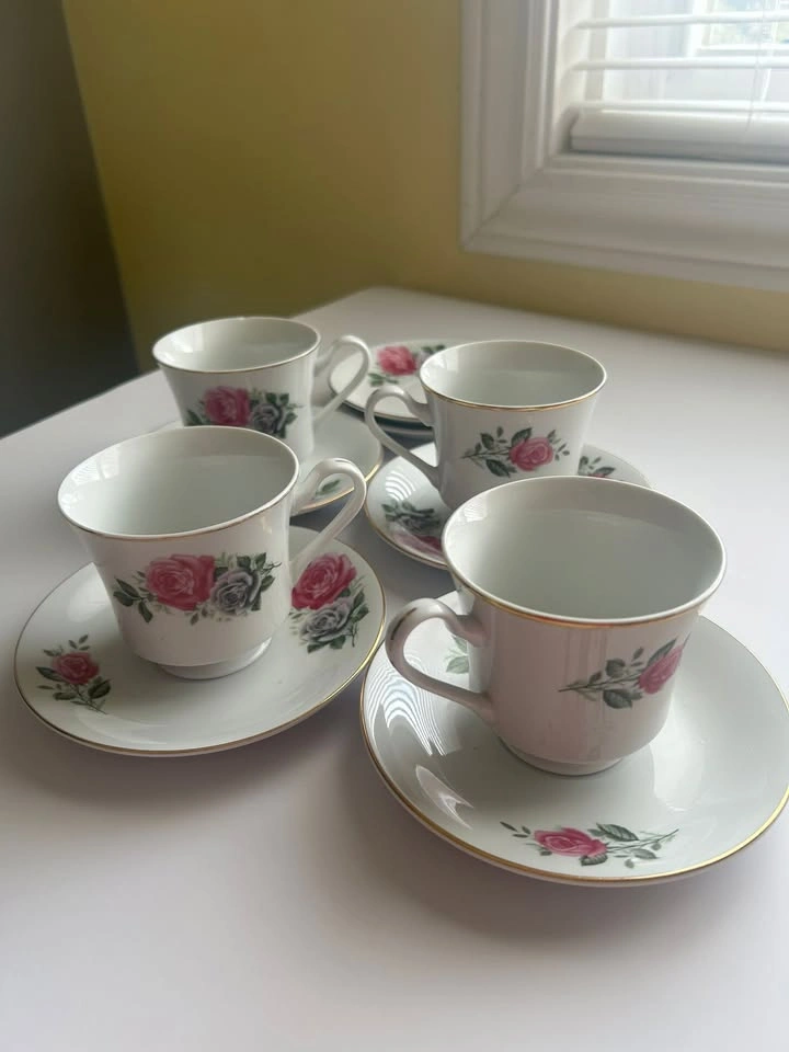 Floral Tea Set – 4 Cups & Saucers + 2 Extra Plates - photo 2