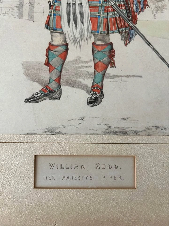 Antique 1870 Kenneth MacLeay Lithograph - Queen Victoria's Piper - photo 3