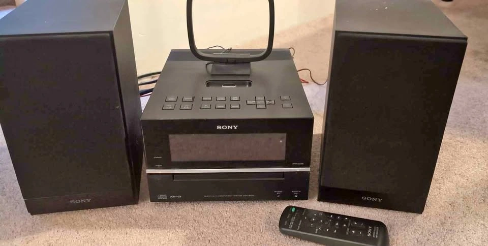 Free 00s Sony stereo and speakers