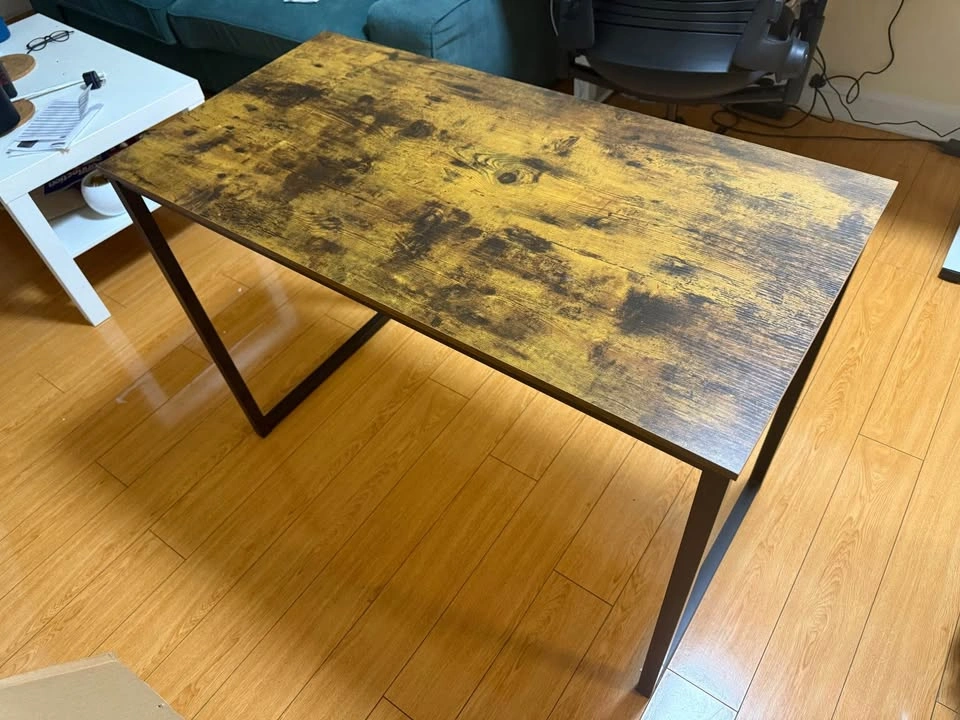 Computer Desk in MINT condition