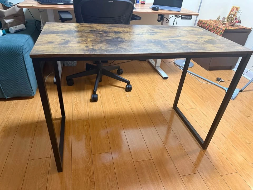 Computer Desk in MINT condition - photo 2