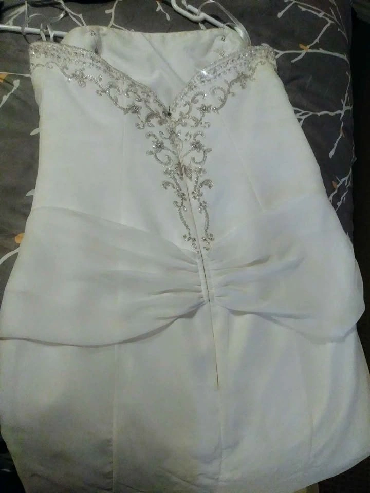 Used Custom Made Wedding Dress with David's Bridal Veil Size 8 - photo 3