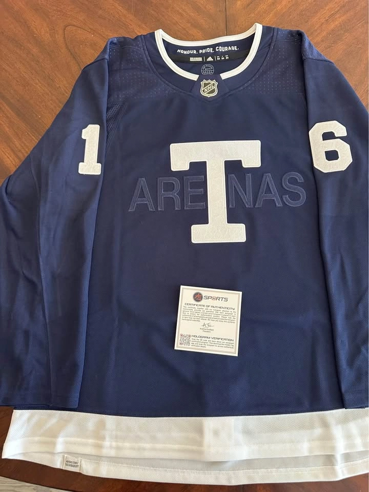Mitch Marner signed Maple Leafs jersey - photo 2