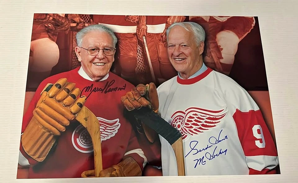 Signed Detroit Red Wings Legends Photo
