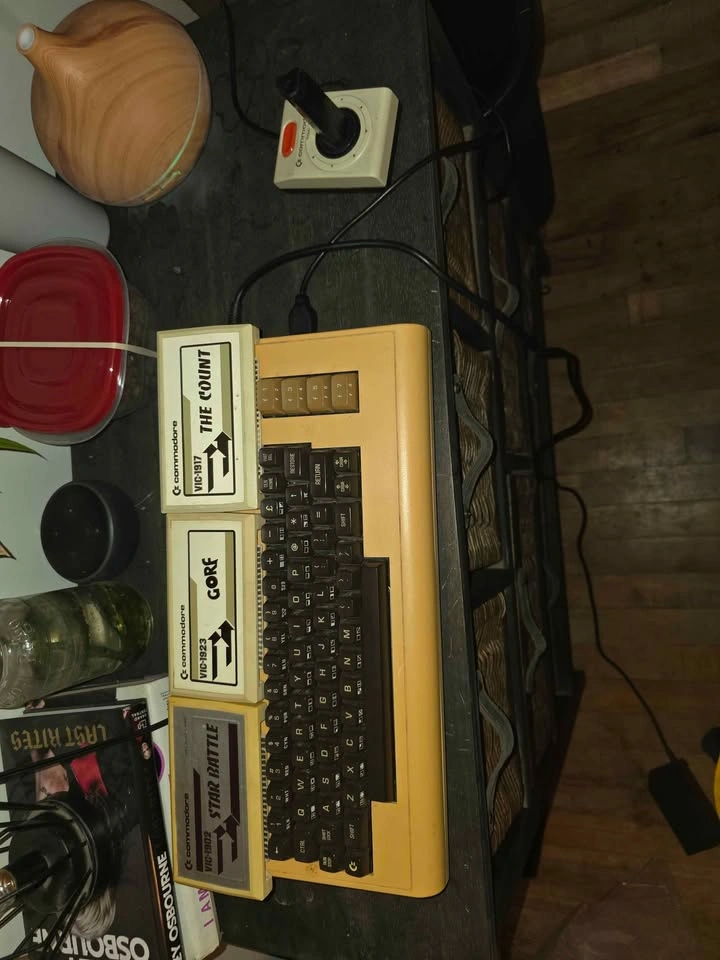 Commodore VIC-20 Computer System - photo 2
