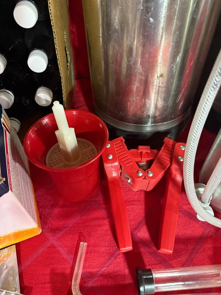 Complete Home Brewing Setup w/ Kegs & CO2 Tank - photo 3
