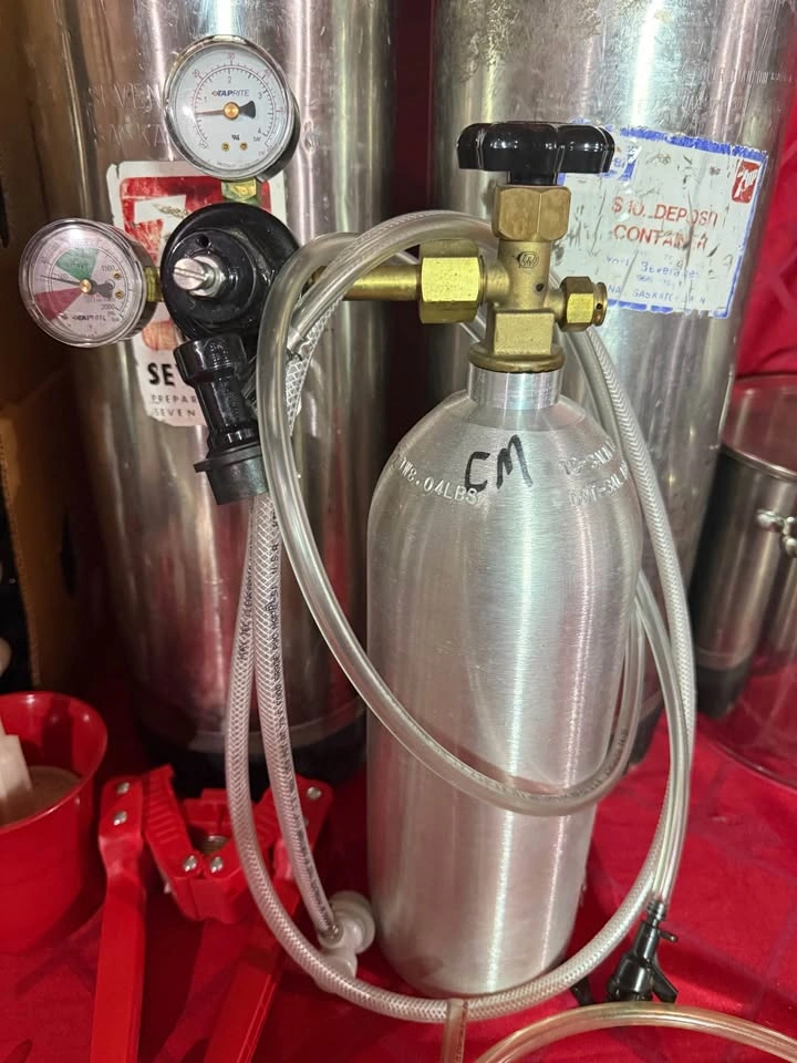 Complete Home Brewing Setup w/ Kegs & CO2 Tank - photo 4