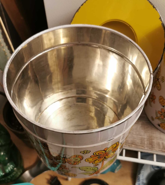 vintage tins - photo 2