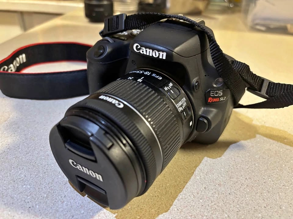 Canon SL2 Camera Bundle