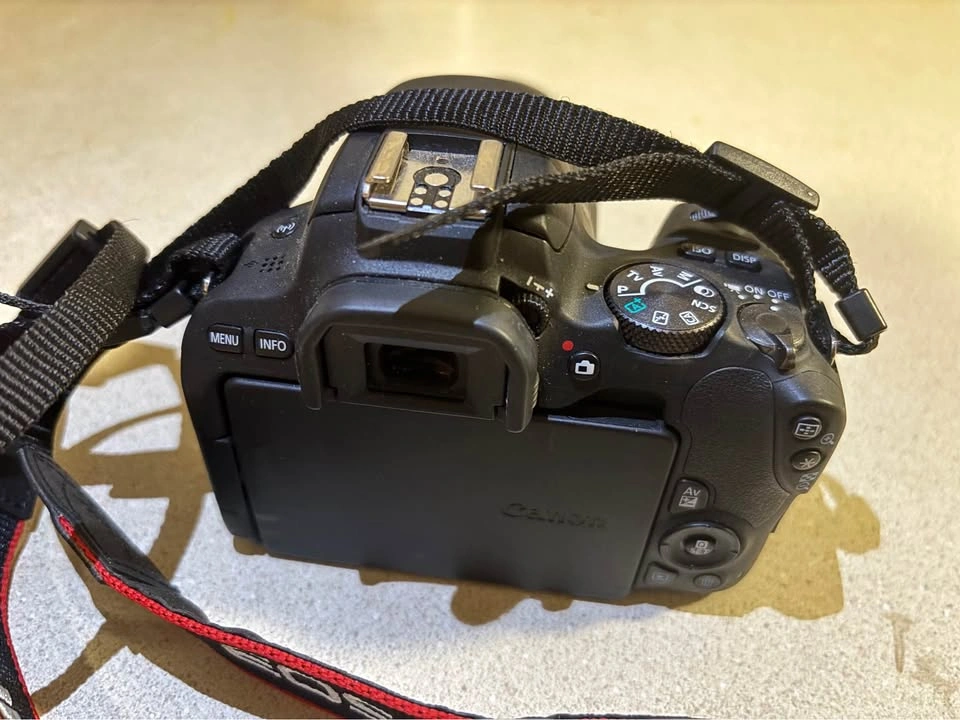 Canon SL2 Camera Bundle - photo 3