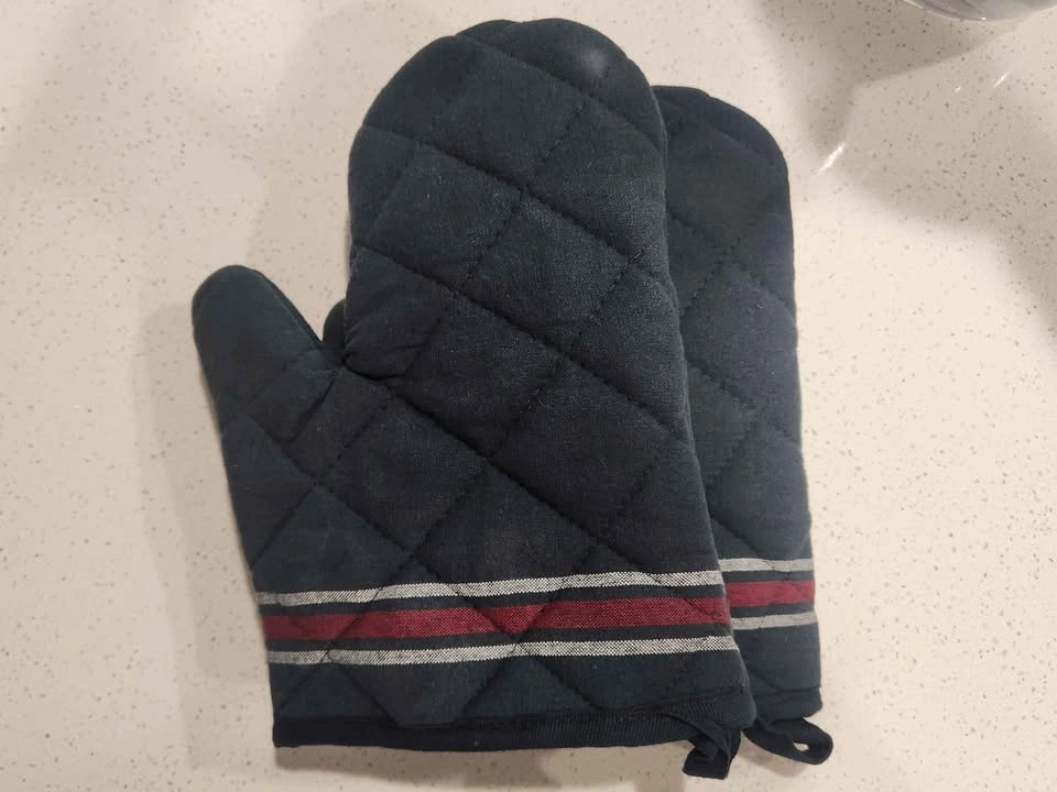 Oven mitts - Moving sale - photo 3