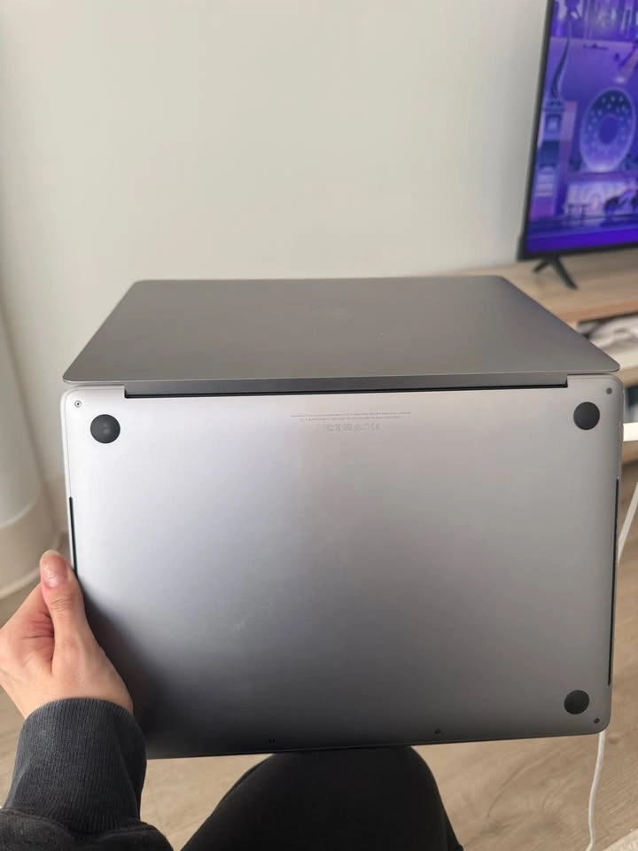 2017 MacBook Pro - 13′′, Fully Wiped, MILD TEMPORARY Screen Glit - photo 4