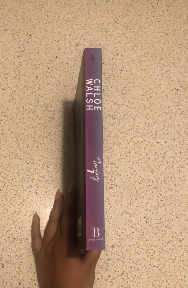Out of Print Ombré Edition - Taming 7 by Chloe Walsh - photo 3